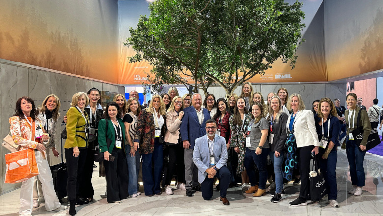 Brazilian stone producer delegation group photo at pavilion at KBIS 2024