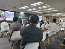 Fabio Cruz Speaks to Audience at Big 5 Global Exhibition about Brazilian Stone